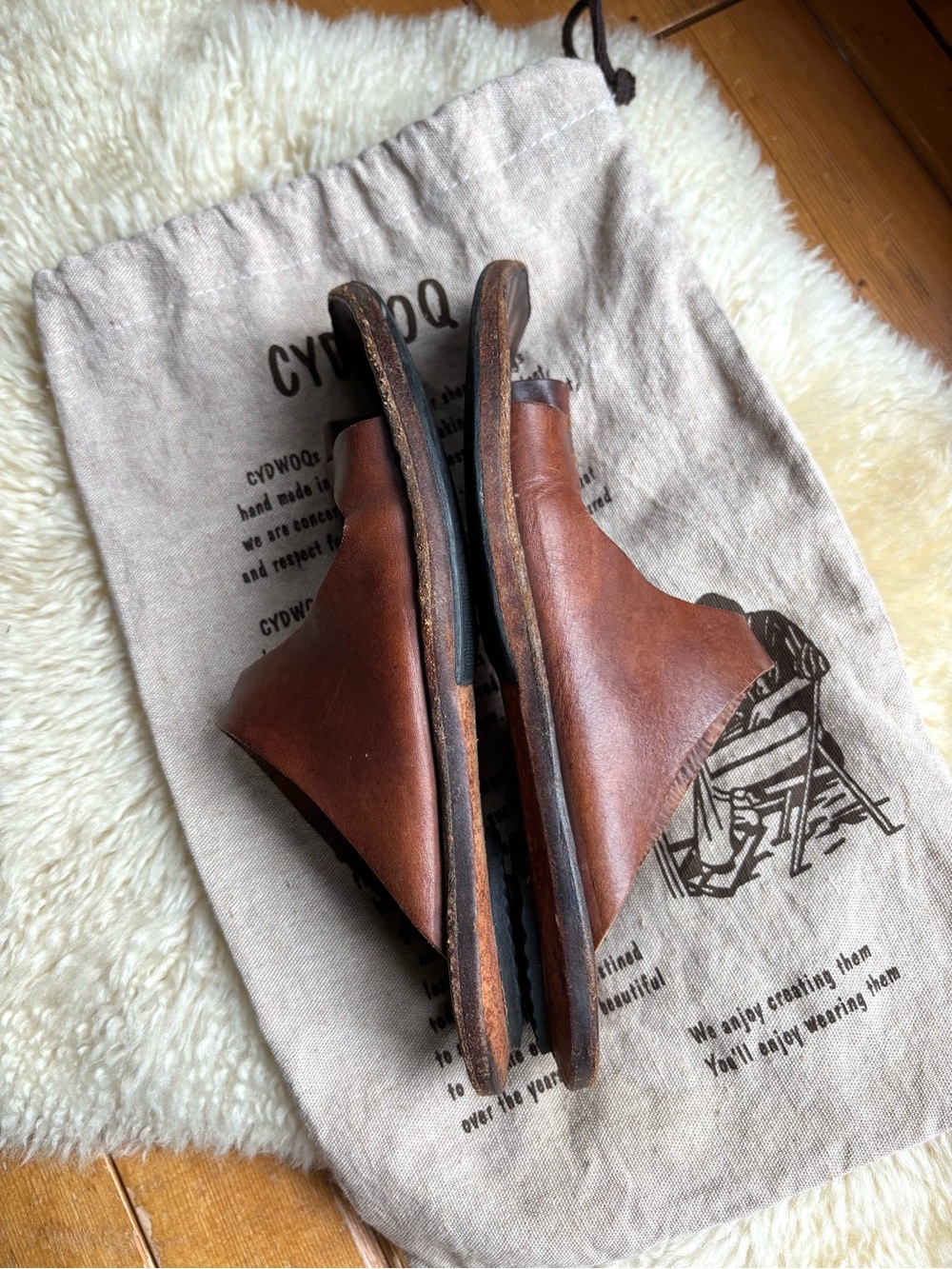Cydwoq Handcrafted Leather Sandals - Picture 5 of 10